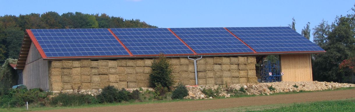 Photovoltaikanlage auf landwirtschaftlichem Betriebsgebäude; Bild Werner Schmid, privat