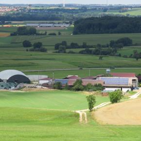 Landwirtschaftlicher Betrieb und Biogasanlage im Außenbereich