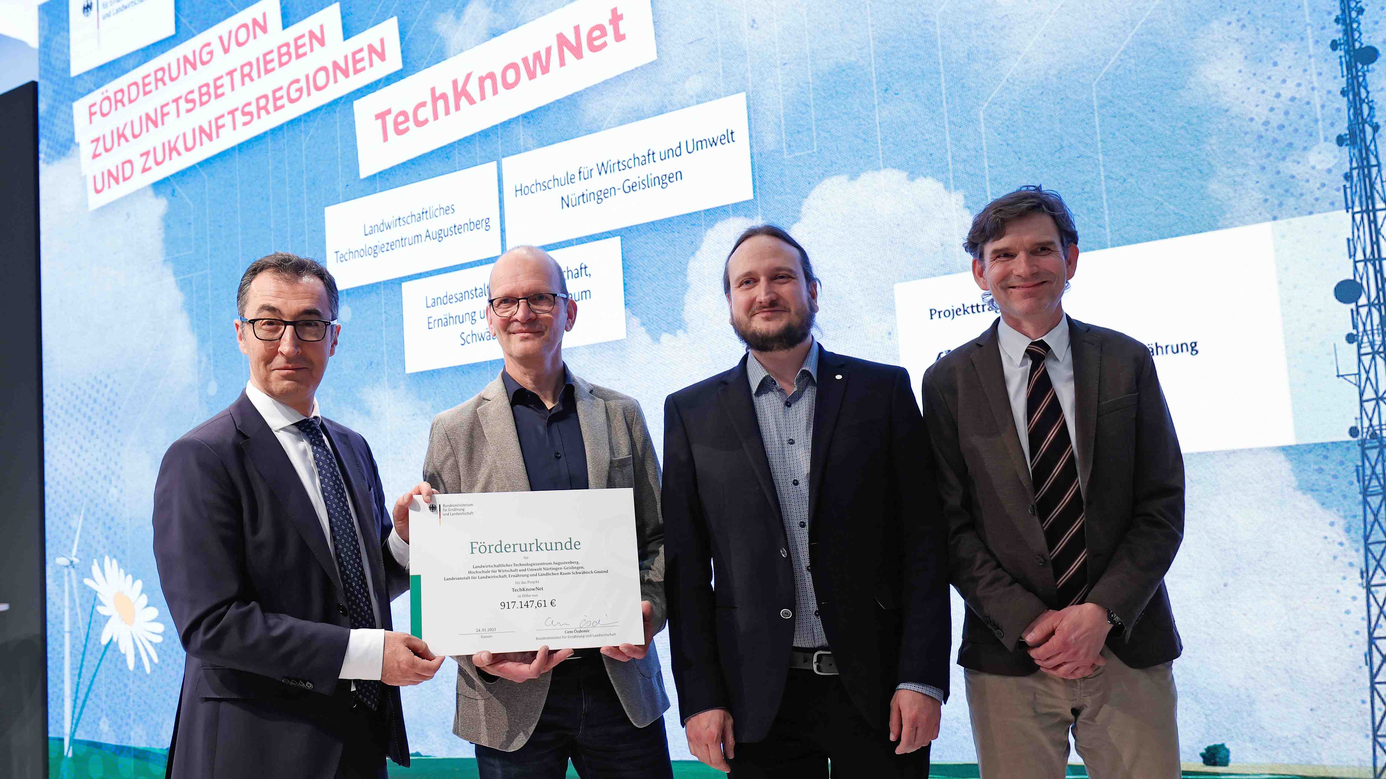 TechKnowNet - Projekt Digitalisierung in der Landwirtschaft Bescheidübergabe Projektförderung
